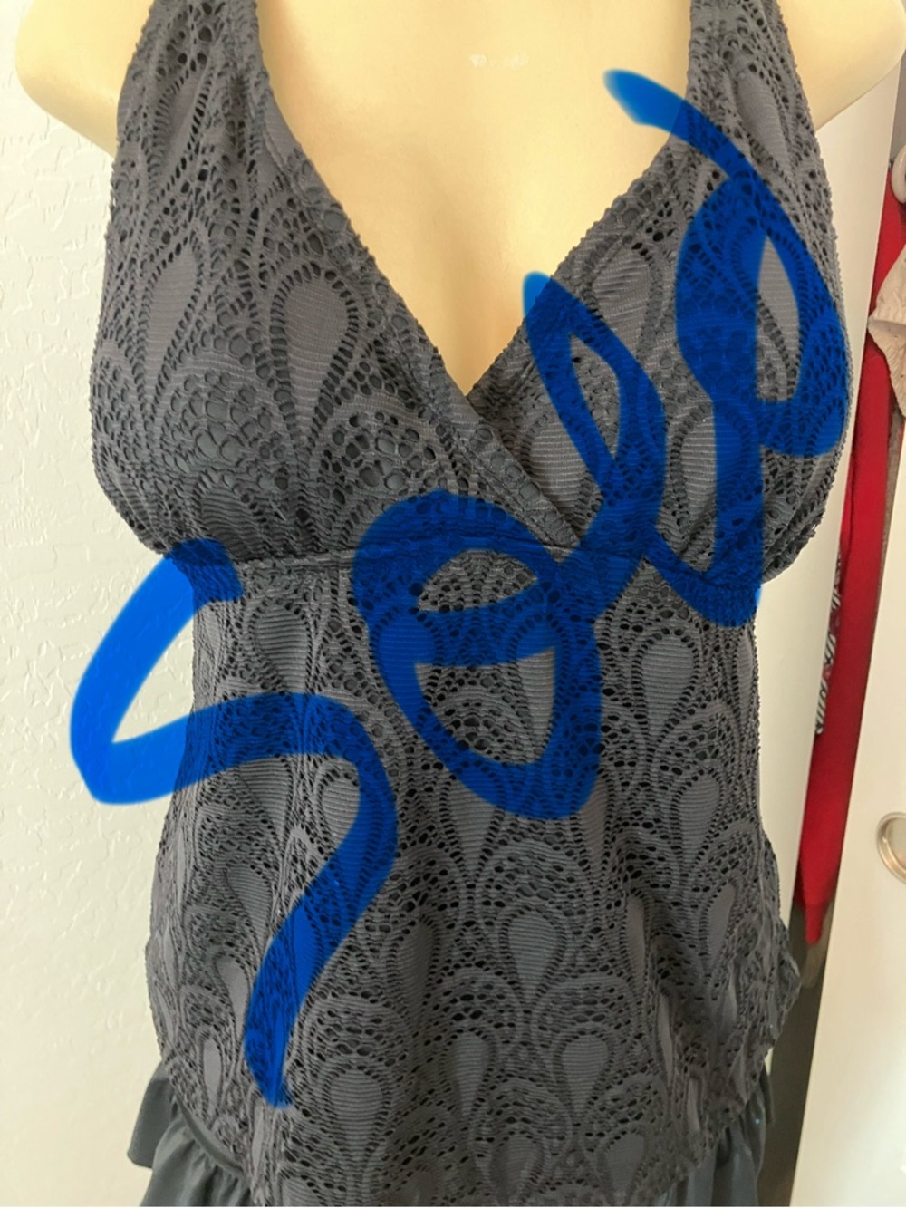 NWOT Lace Overlay Sleeveless V-Neck Tank Top Tahini - Black